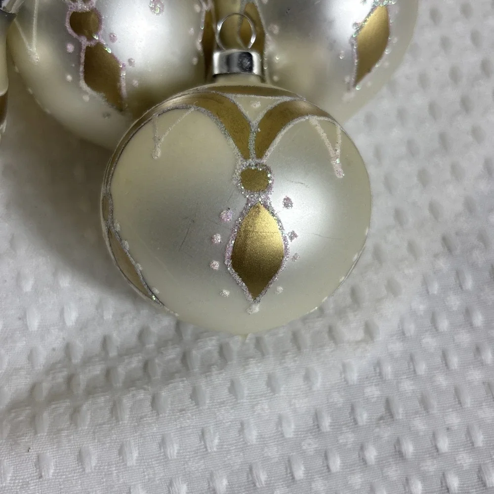 Vintage‎ 10 Christmas Ornaments Glass Cream Gold Silver